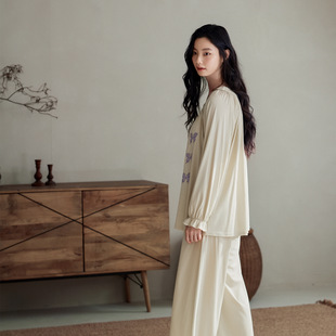 秋款睡衣女款莫代尔棉长袖长裤可外穿宽松带胸垫一体家居服春秋季