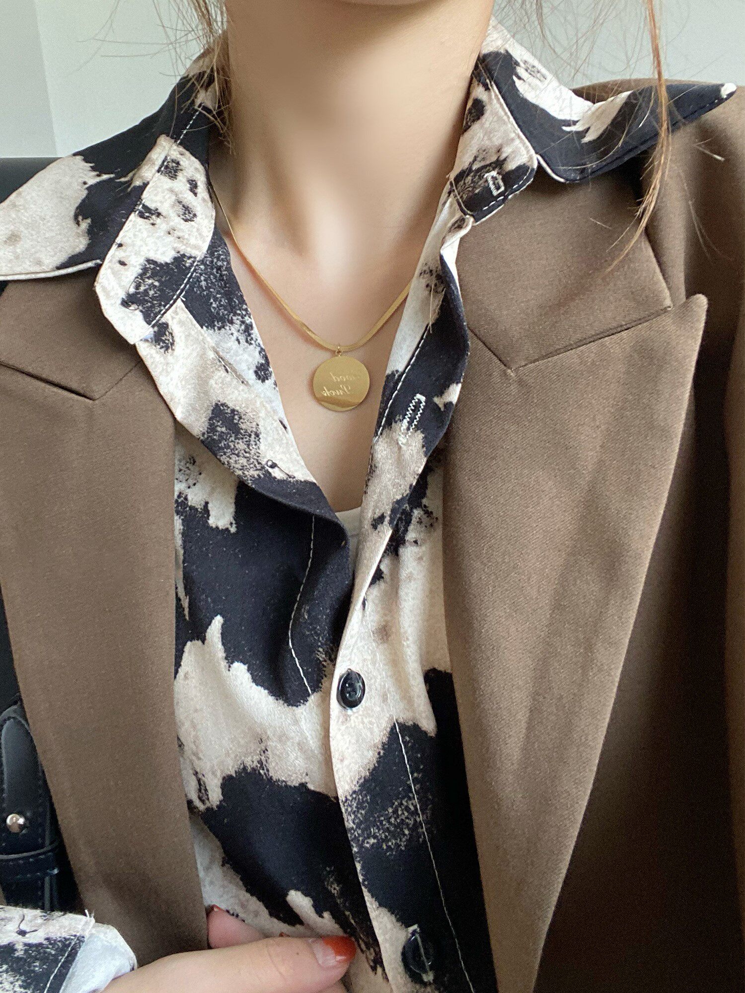 Retro Dairy cow Halo shirt 2021 new pattern Autumn and winter Western style fashion Easy Layered Internal lap shirtin the Women's clothing/Boutique , Shirt  category - from Buy2taobao.com to provide professional Taobao agent buy service