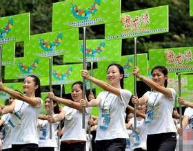 手举牌不锈钢广告牌运动会简约kt板金属支架伸缩杆透明卡槽接机牌