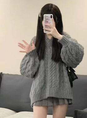 胖MM大码韩版灰色v领麻花毛衣秋冬2026新款慵懒风宽松套头针织衫