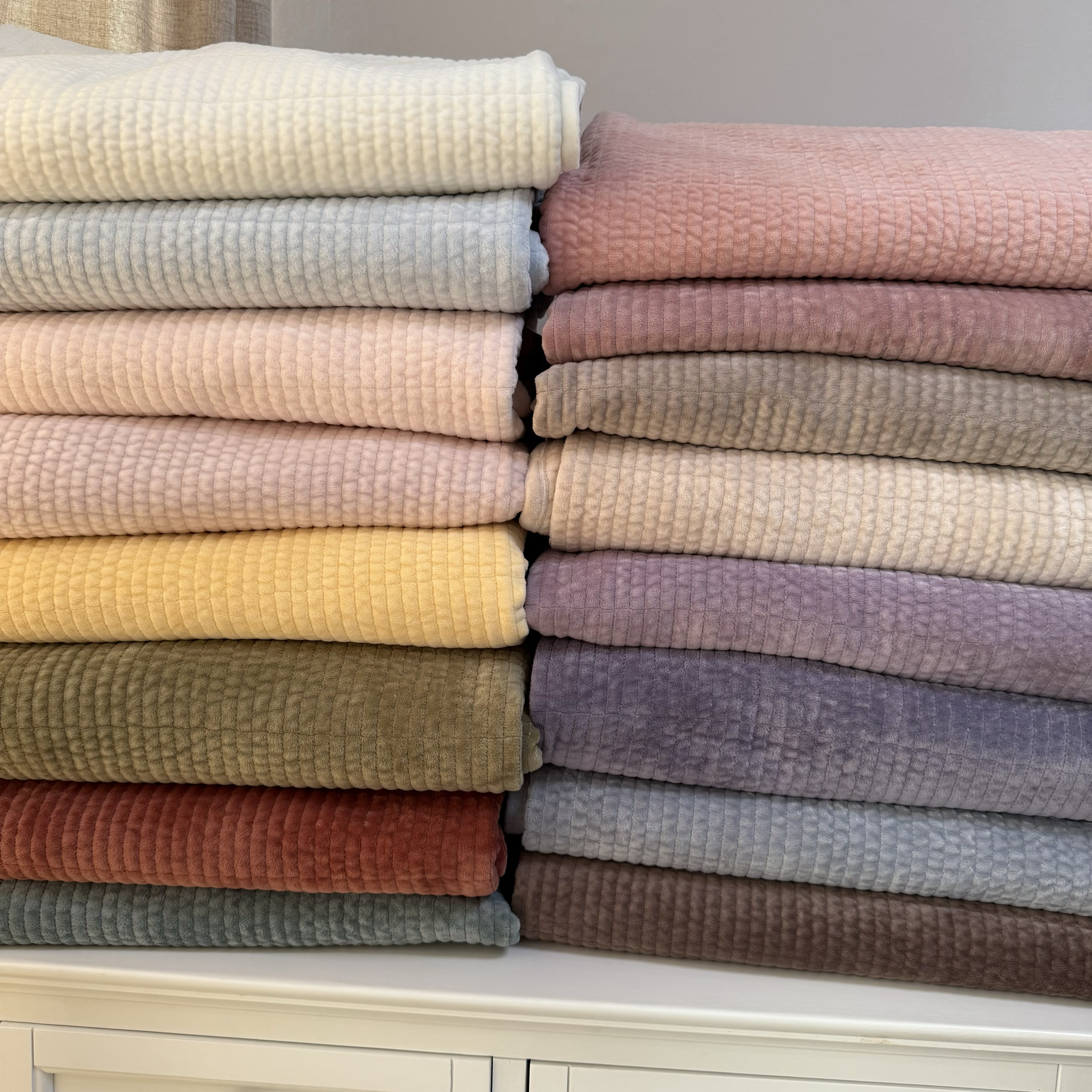 双面质感新体验 一面绒一面纯棉床盖，温暖亲肤秋冬保暖四季可用