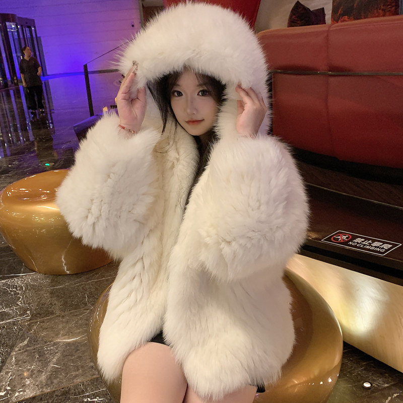 海宁2025秋冬女款抽条编织狐狸皮草外套加厚短款带帽轻奢皮草大衣