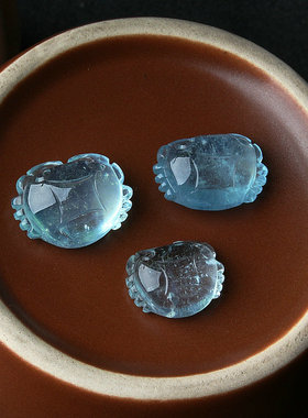 天然海蓝宝小螃蟹吊坠蓝色海鲜一物一图款男女水晶挂件锁骨链特价