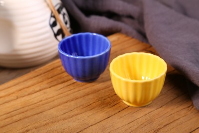 器演 日本创意陶瓷 小菜杯珍味杯 蓝、黄 竖纹杯 酱料碟调味碟