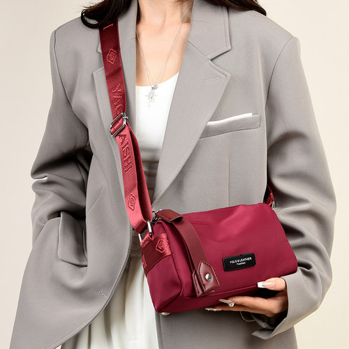 休闲运动旅行单肩斜挎胸包女包