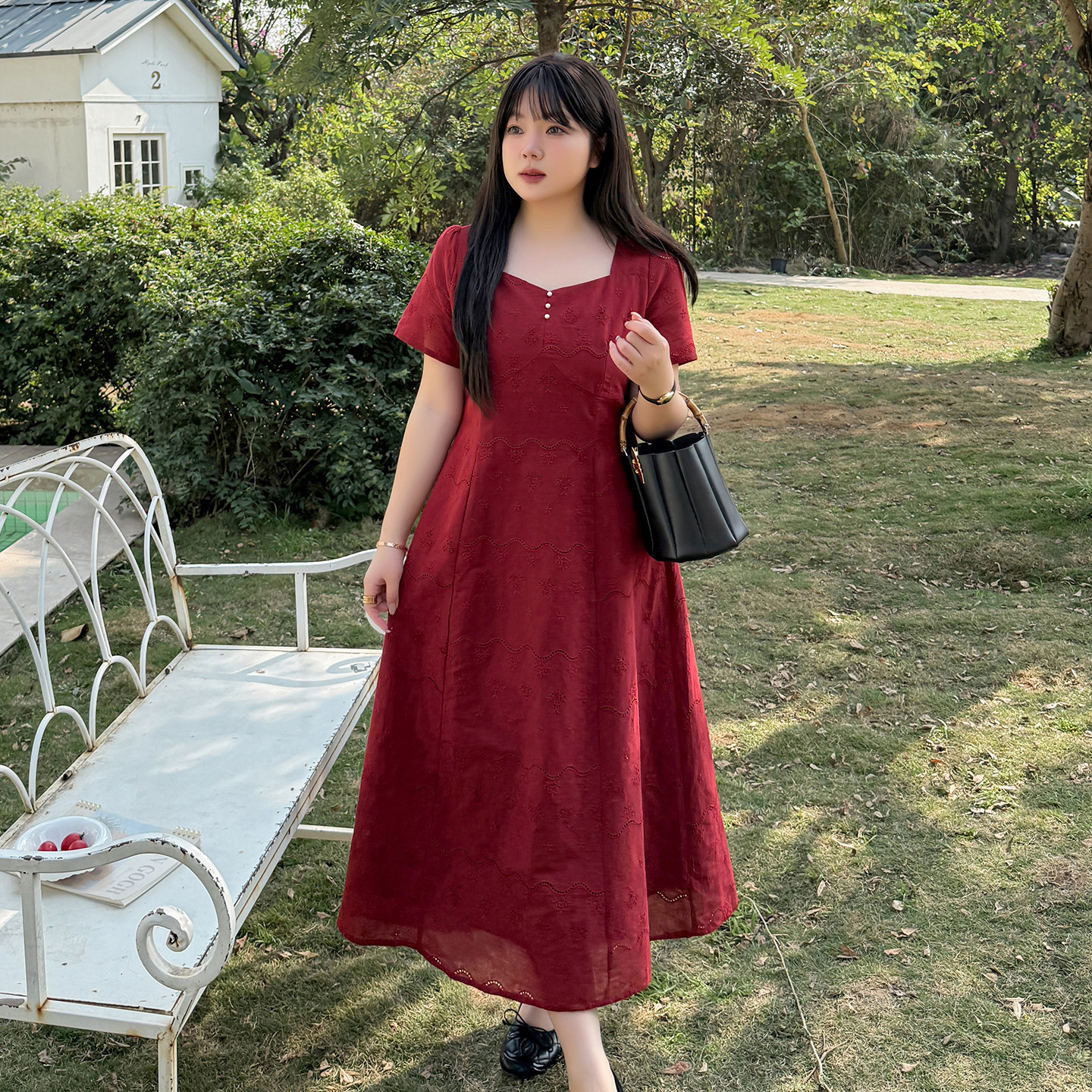 3.23日新品小波家2026夏季胖mm法式气质方领绣花系带收腰连衣裙