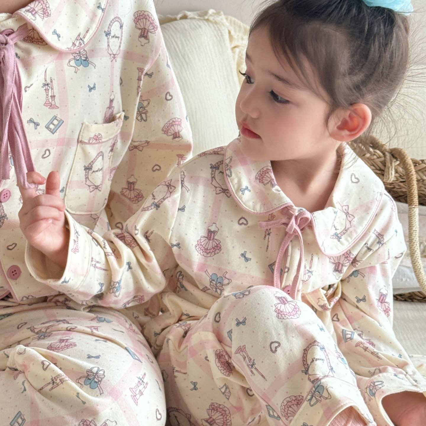 2025秋冬女童家居服女宝宝粉色印花娃娃领甜美纯棉亲子睡衣套装