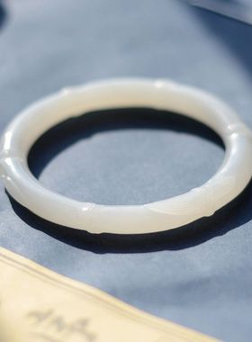 雕花竹节圆条女款礼物玉镯子