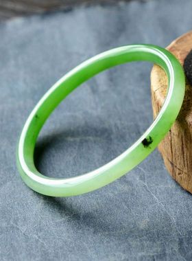 细圆条礼物玉镯子