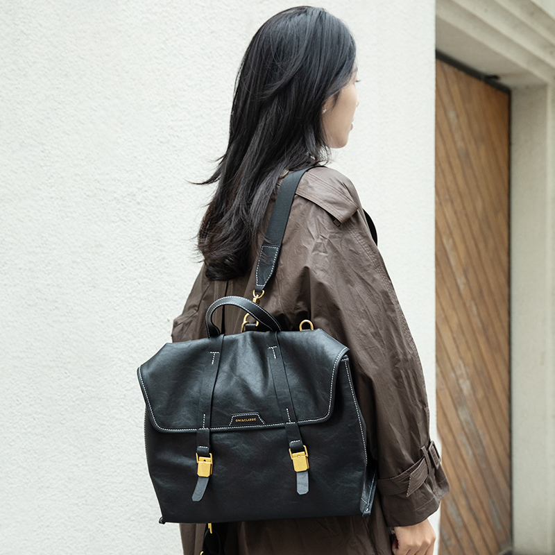 欧米植鞣皮质双肩包女2025新款秋冬书包复古通勤背包真皮邮差包男