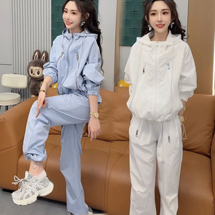 连帽拉链防晒上衣女休闲抽绳直筒裤 松弛感冲锋衣套装 女2026春夏款