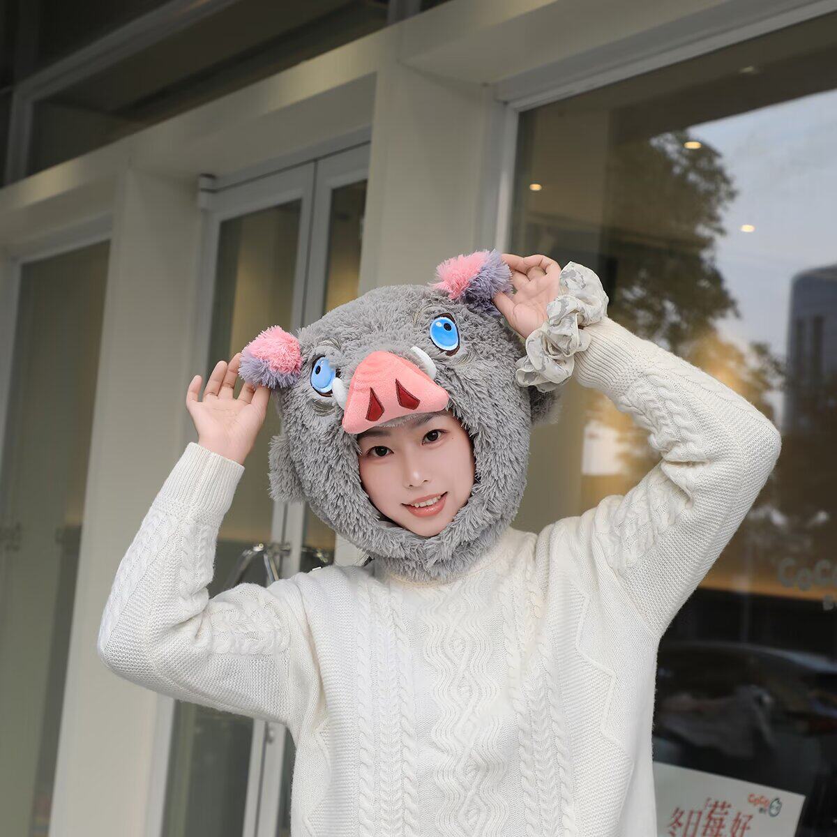 可爱卡通鬼灭之刃嘴平伊之助连帽U型枕猪头帽子带帽子午睡护颈枕