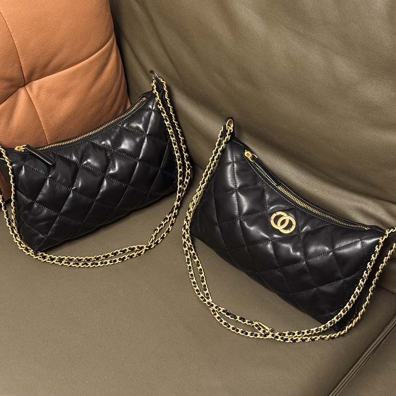 金妍黑色金扣腋下法棍包