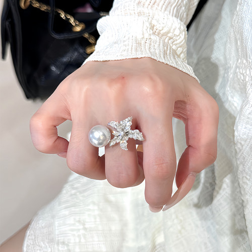 进口配饰鸢尾花天然珍珠大白珠戒指 开口调节时尚高级轻奢花叶款