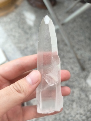 97克11.9厘米长巴西横纹利姆利亚水晶柱原石手术刀状大教堂水晶