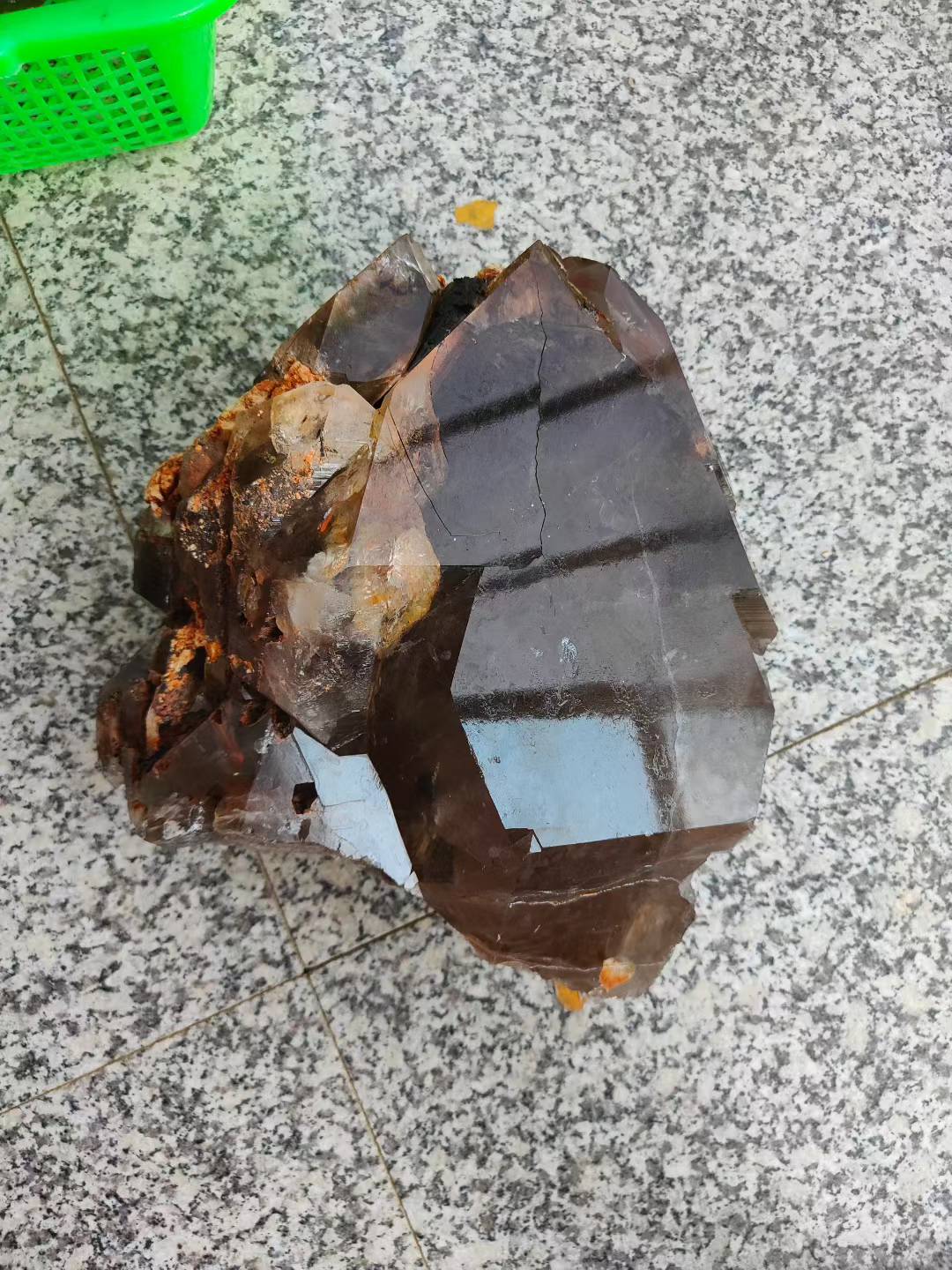 10.3公斤天然茶水晶骨干原石堡垒水晶红泥骸骨水晶绿碧玺资料库