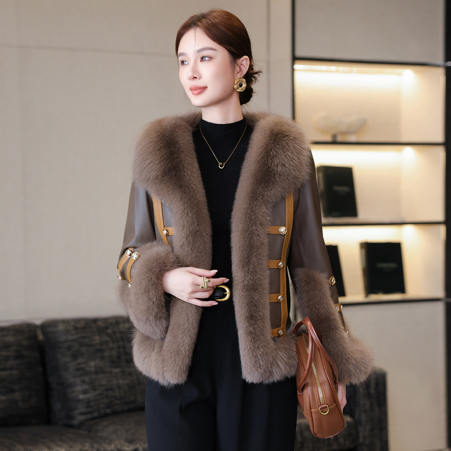 海宁真皮羽绒服女2025冬季新款大狐狸毛领高级感绵羊皮外套短款