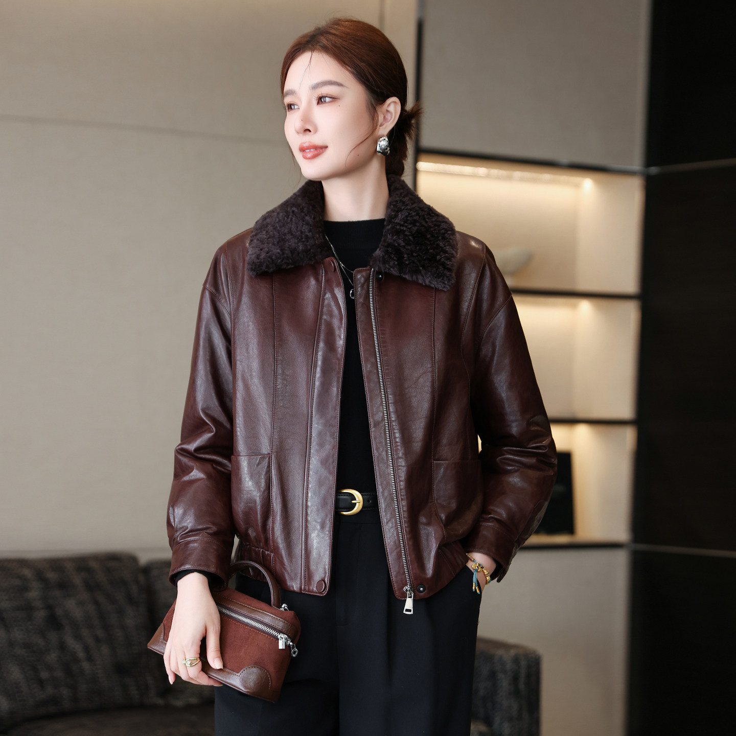 真皮羽绒服皮衣女2025羊羔毛领短款棕色显瘦油蜡绵羊皮夹克外套潮