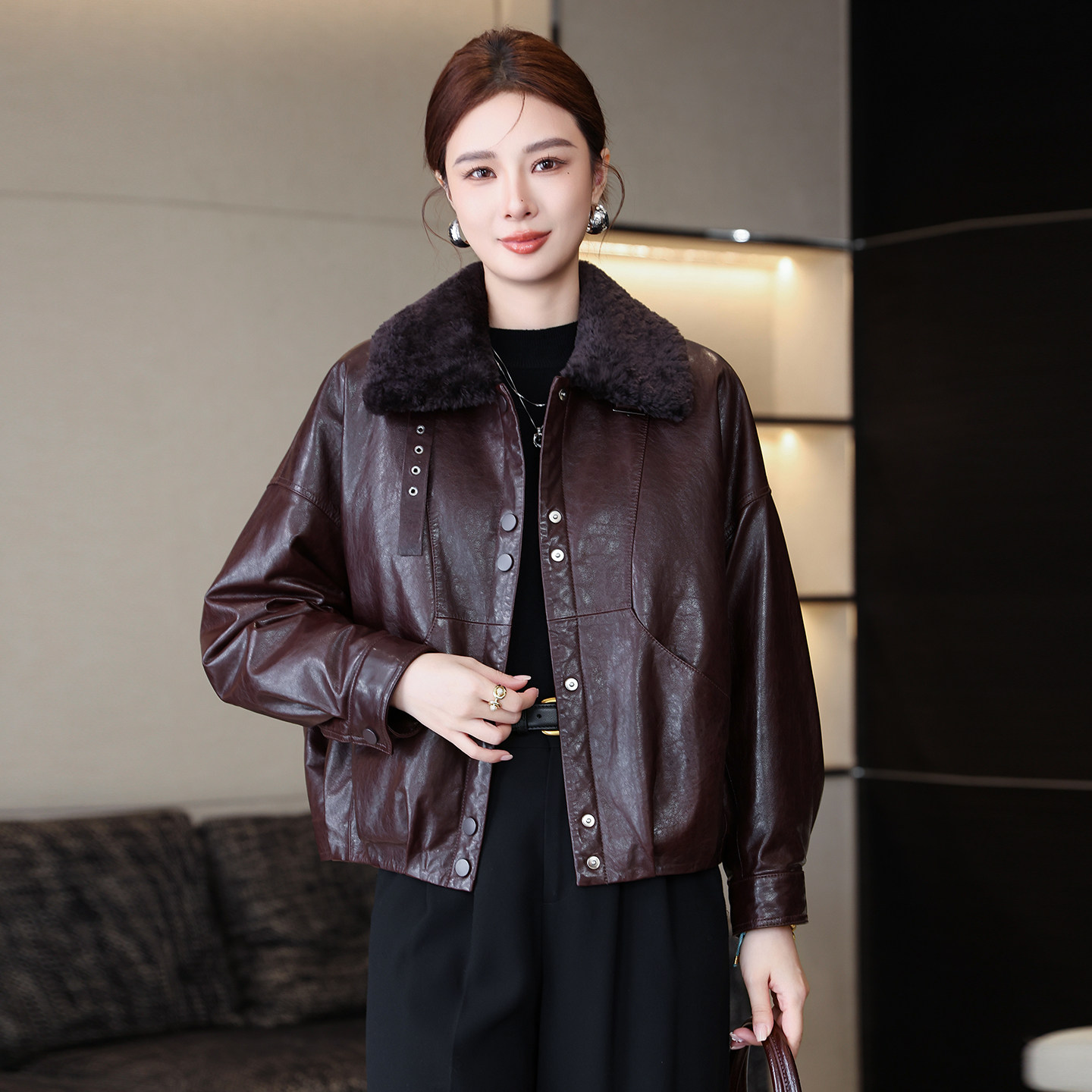 真皮皮衣女短款羊羔毛领2025秋冬季新款绵羊皮羽绒服夹克宽松外套,女装/女士精品,皮衣,淘宝优惠券,粉丝福利购,淘宝优惠卷