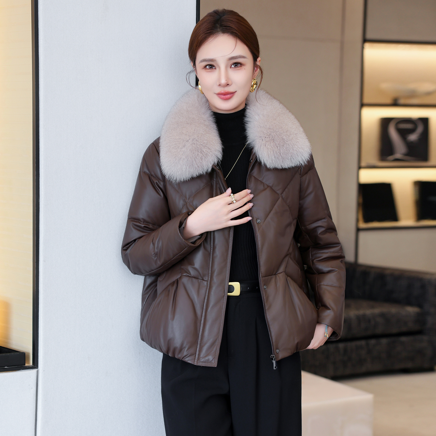 2025冬季新款狐狸毛领真皮羽绒服