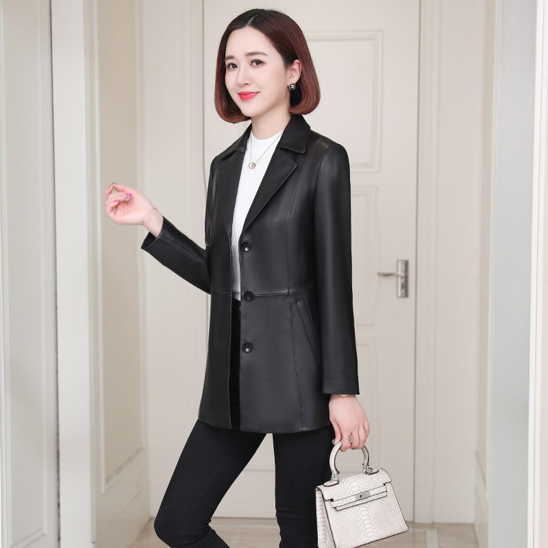 真皮皮衣女2024春秋新款修身西装领瘦中年妈妈海宁绵羊皮外套短款