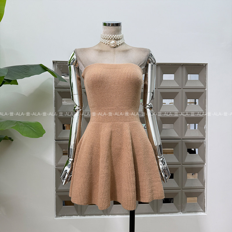 thumbnail for Minimalist autumn atmosphere, small man waist short skirt, A-line fashionable, sweet knitted bandeau dress, open back, 2025