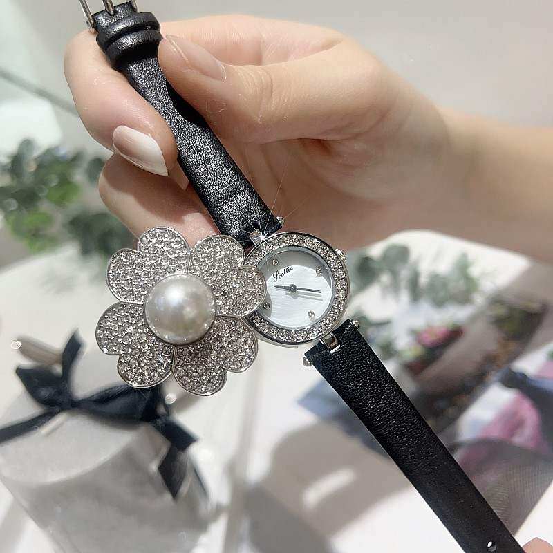 镶钻珍珠真皮轻奢防水腕表
