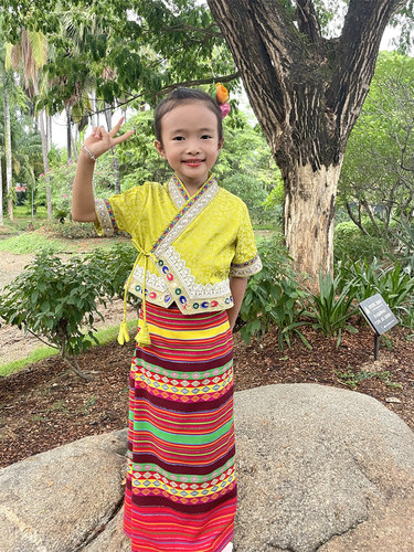 西景傣2023年泼水节传统傣族服装