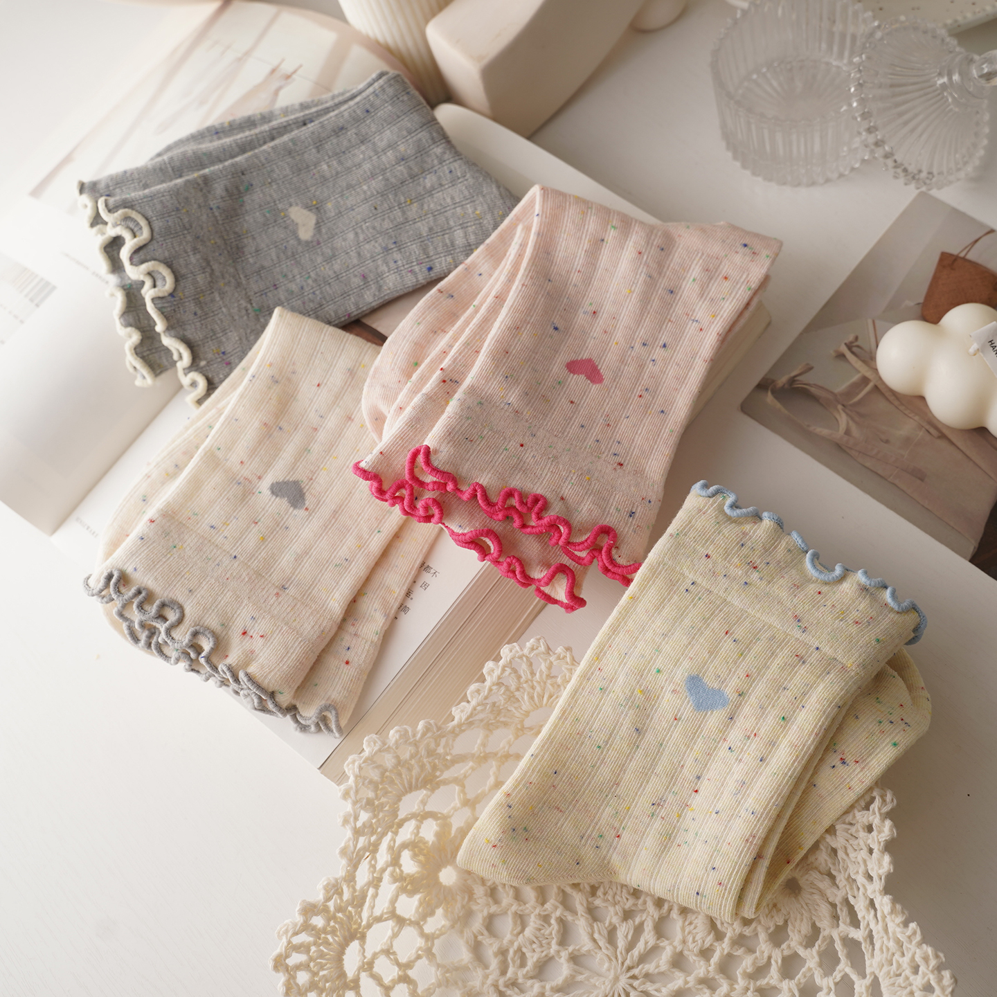 淡淡少女粉~爱心提花木耳花边袜