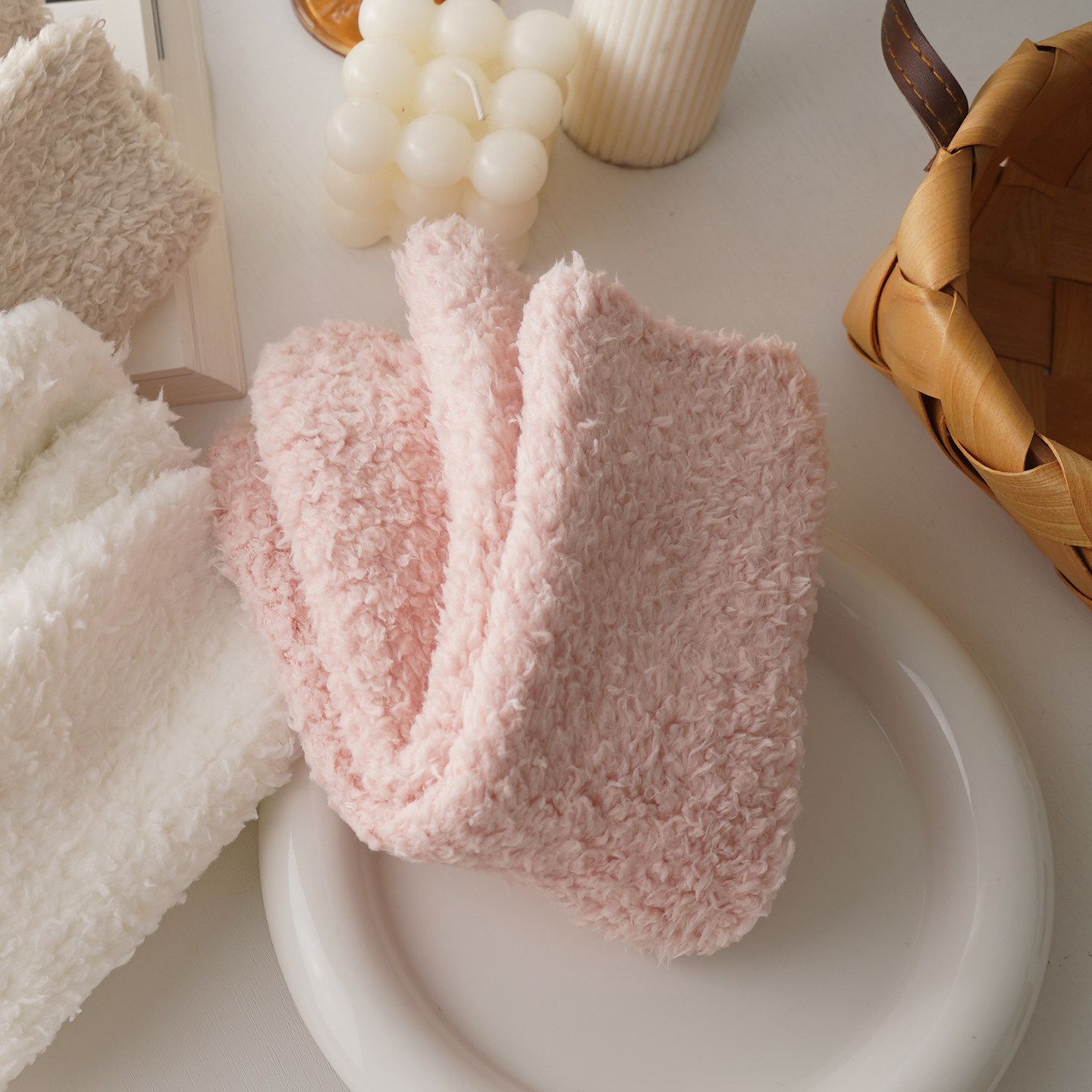 巨保暖！不掉毛的毛绒袜子女中筒袜冬季加绒加厚居家睡眠袜珊瑚绒