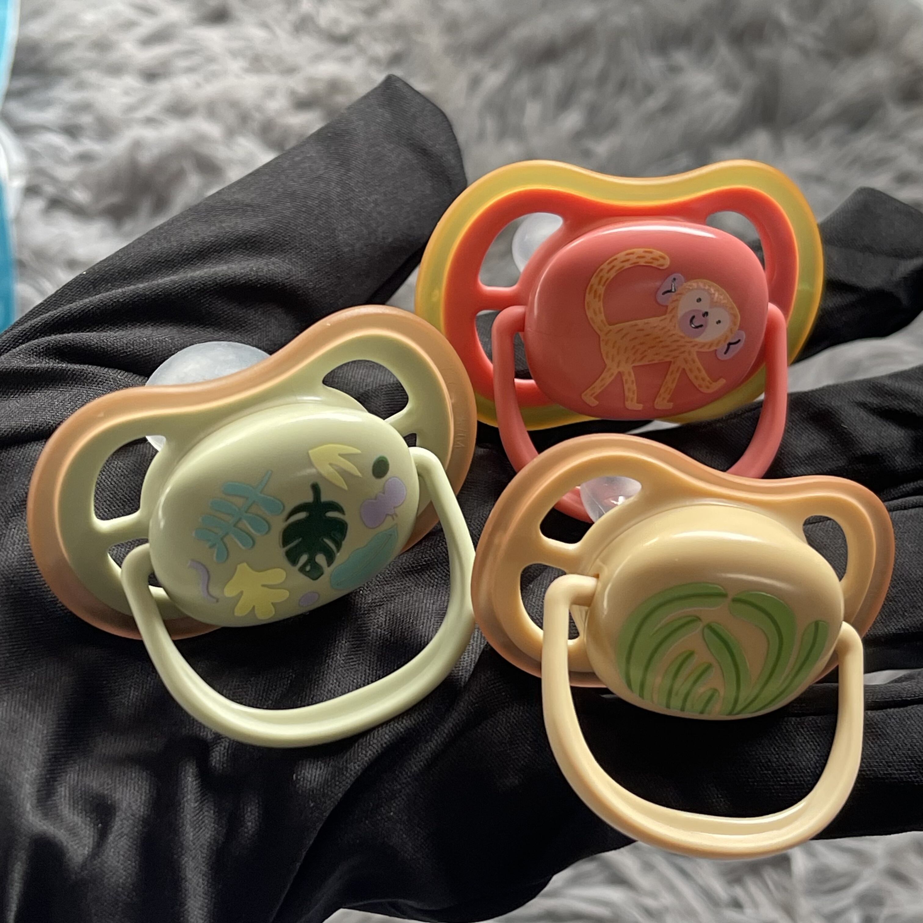 飞利浦新安怡安抚奶嘴新生婴儿防胀气0到3-6个月一岁以上宝宝四孔