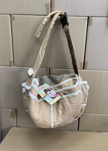 出口日本猫包外出便携斜挎猫袋泰迪宠物背包透气小狗小型出行单肩