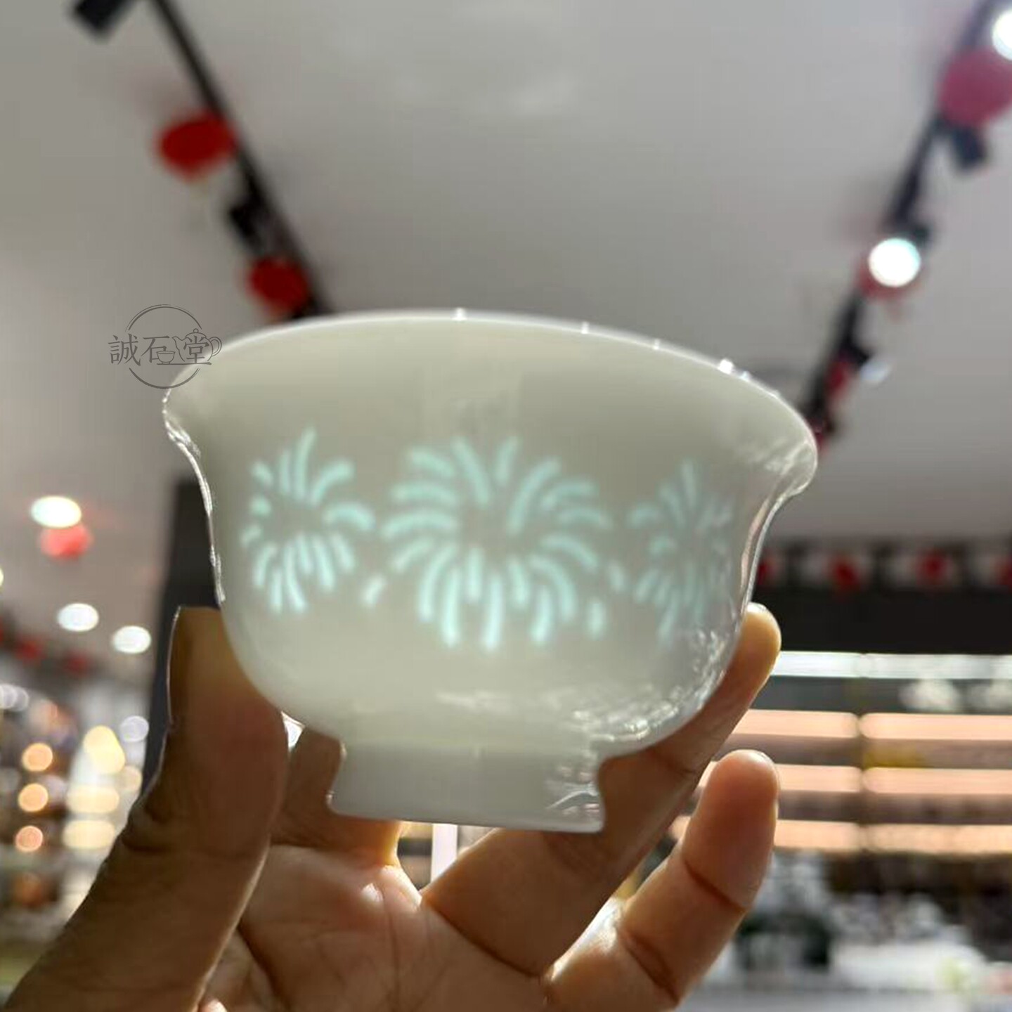 景德镇玲珑白瓷烟花主人杯图片