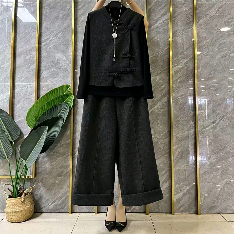 盘扣马甲长袖打底衫阔腿裤子套装