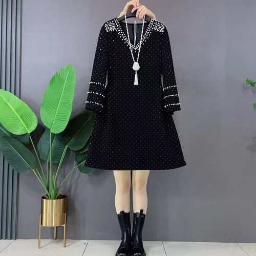 V领亮钻边长袖满天星连衣裙