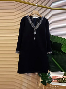 胖MMV领亮钻边连衣裙加肥大码女装气质赫本风时尚洋气显瘦小黑裙