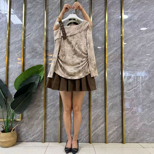 加肥单侧吊带肩长袖上衣百褶短裙2026秋季款大码女装小心机两件套