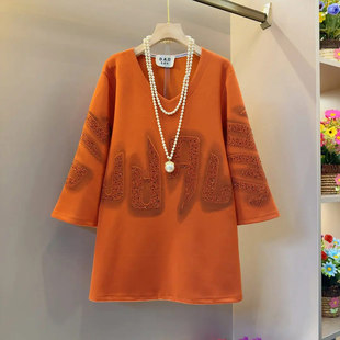 加肥大码女装亮钻字母V领上衣宽松遮肚子胖妹妹2026新款休闲大衫