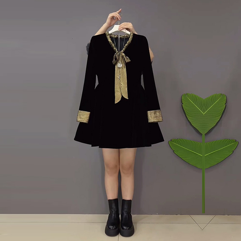 拼色系带领长袖连衣裙