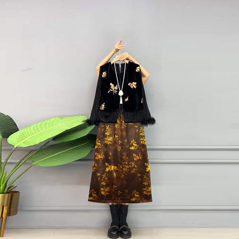 流苏底摆马甲毛毛袖口小衫半身裙