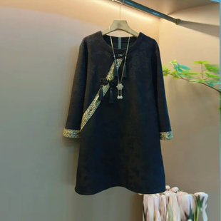 加肥胖MM流苏扣斜襟圆领连衣裙宽松遮肚子大码女装中长款复古裙子