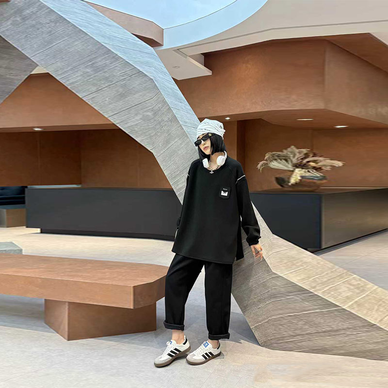 胖妹妹侧开叉长袖圆领上衣