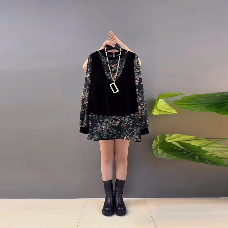 加肥拼色马甲假两件花纹上衣