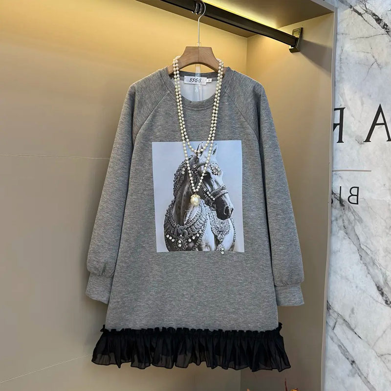 加肥亮钻图案拼色底摆长袖卫衣