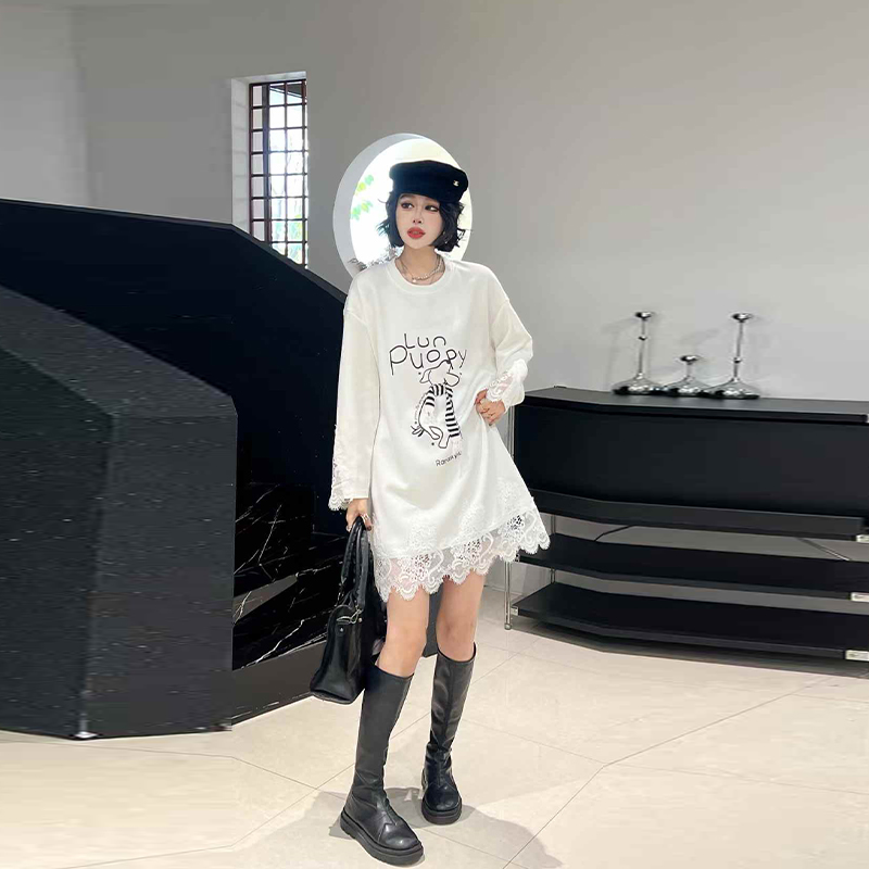 卡通图案蕾丝底摆长袖上衣