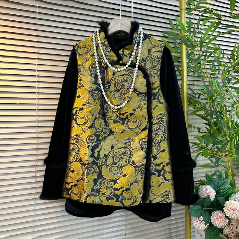 立领盘扣毛毛马甲+圆领盘扣上衣