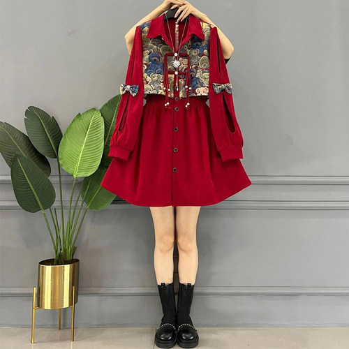 翻领拼接流苏盘扣卡通小熊连衣裙