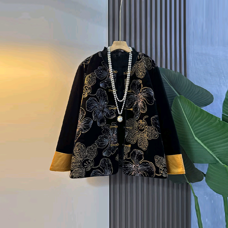 拼色袖口刺绣花国风棉服