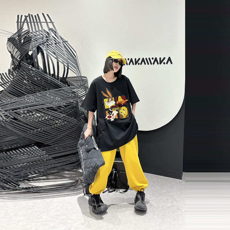 圆领卡通图案侧开叉短袖T恤衫