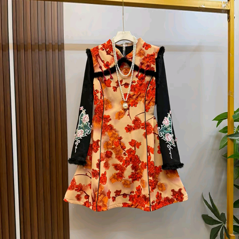 毛毛袖口打底衫立领花朵马甲裙